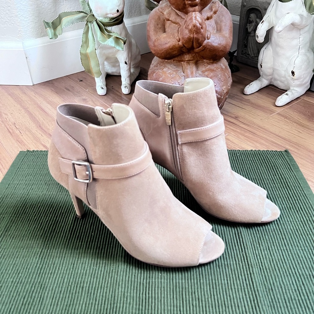 Marc Fisher Shimmee Tan Peep Toe Bootie, Size 7. 1/2 M. Leather/Suede Upper